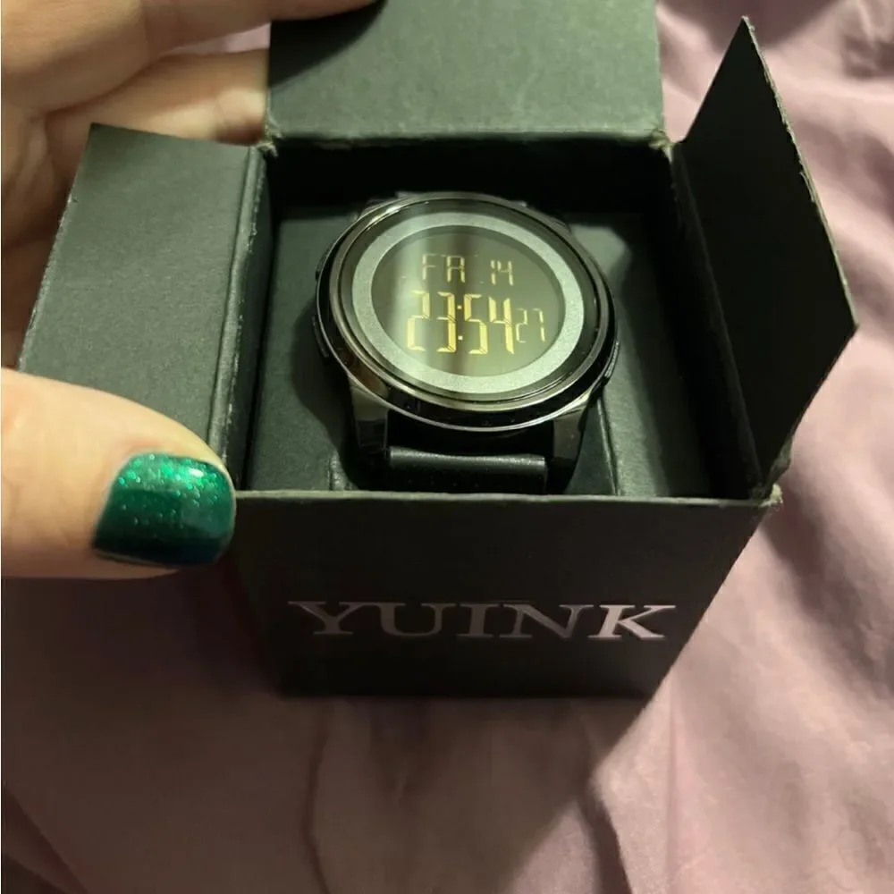 New Yuink Men’s Black Thin Watch